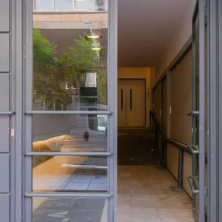 Roofline Downtown Residence, Vesta Philoxenia *