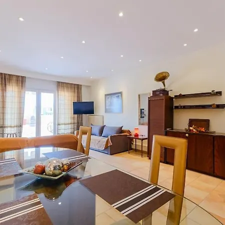 Apartman Roofline Downtown Residence, Vesta Philoxenia *