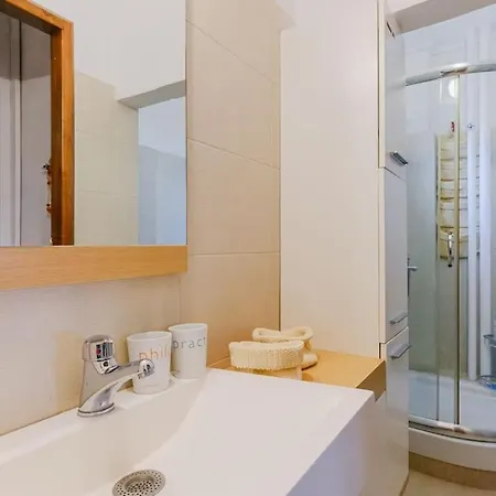Apartman Roofline Downtown Residence, Vesta Philoxenia